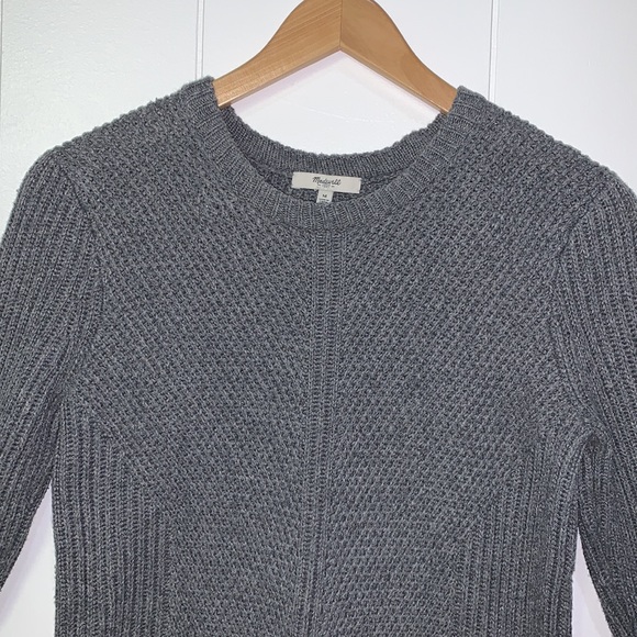Madewell hex comb 1937 grey Sweater size Medium. Crew neck. slits on the side. - Picture 4 of 16